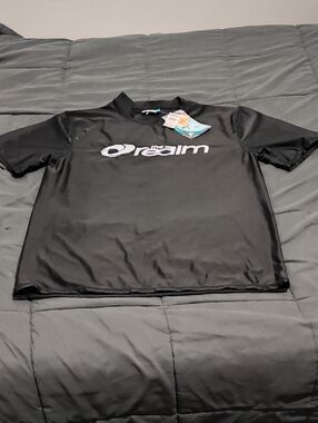 Men's Black Short Sleeve Swim Shirt